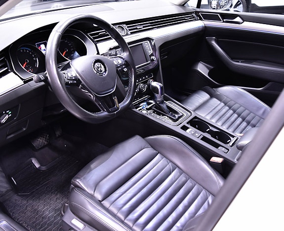Volkswagen Passat 13 of 18