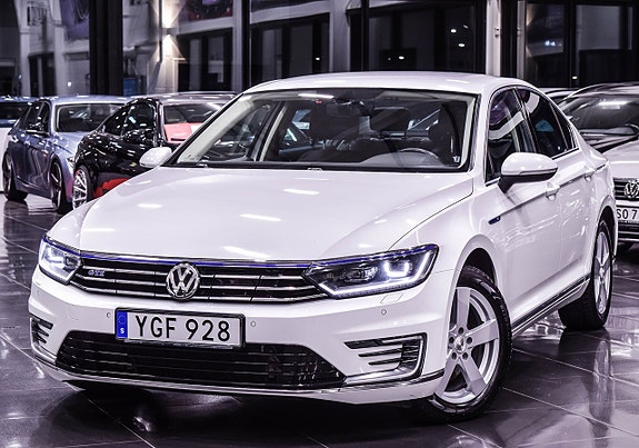 Volkswagen Passat 3 of 18