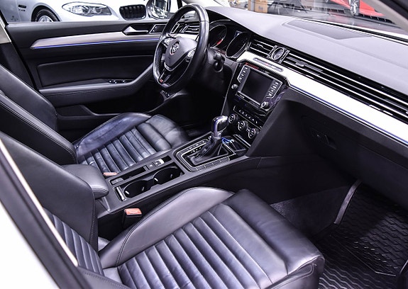 Volkswagen Passat 14 of 18