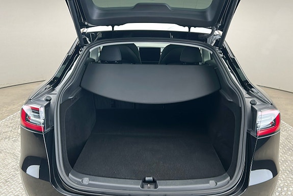 Tesla Model Y 13 of 25