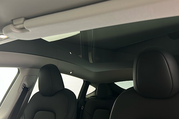 Tesla Model Y 17 of 25