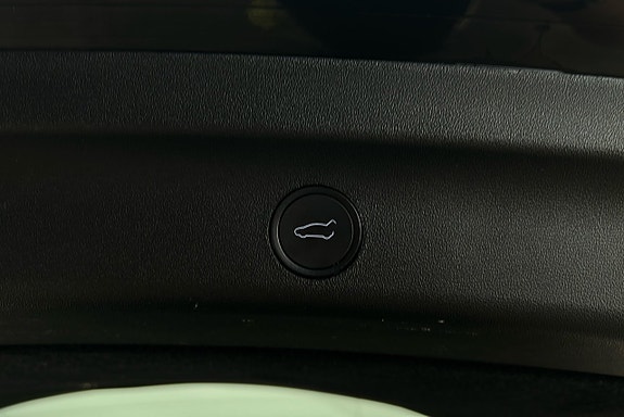 Tesla Model Y 14 of 25