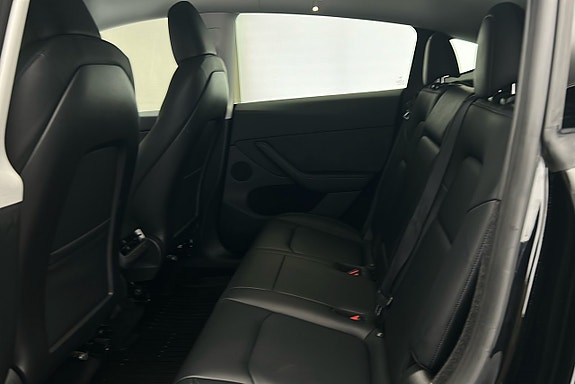 Tesla Model Y 12 of 25