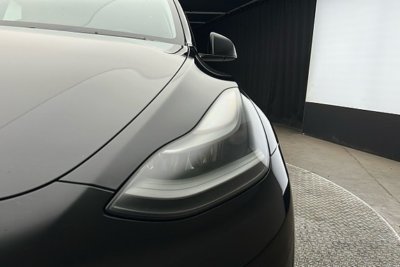 Tesla Model Y 10 of 25