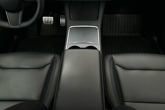 Tesla Model Y 8 of 25