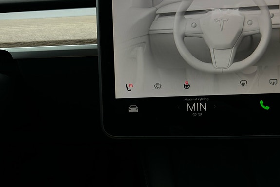 Tesla Model Y 21 of 25