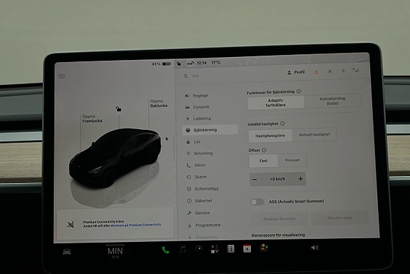 Tesla Model Y 23 of 25
