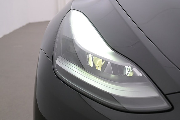 Tesla Model Y 26 of 27