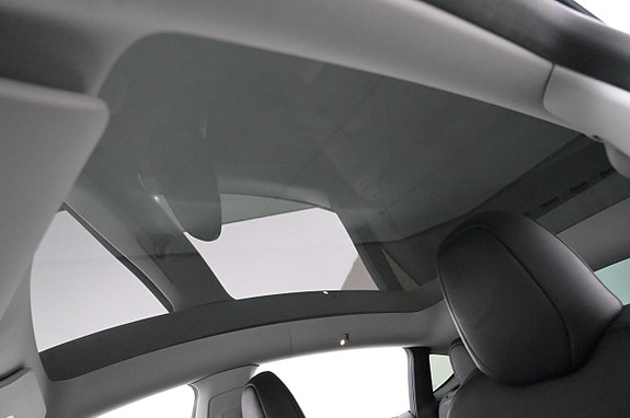 Tesla Model Y 19 of 27