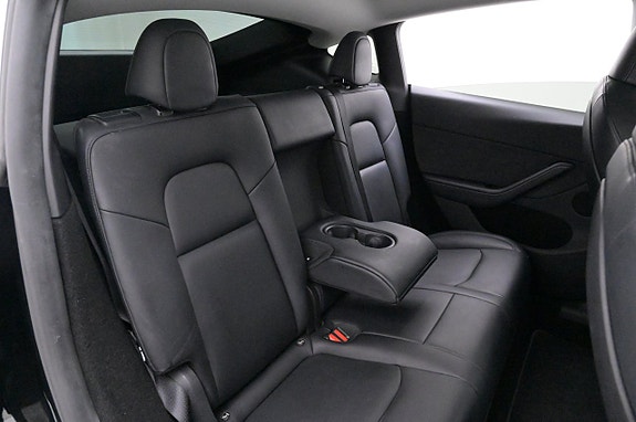 Tesla Model Y 20 of 27