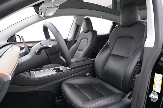 Tesla Model Y 8 of 27