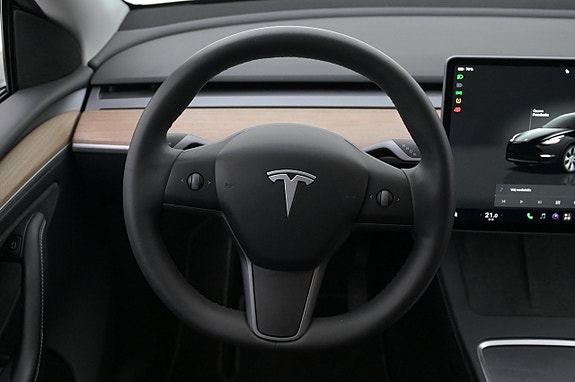 Tesla Model Y 7 of 27