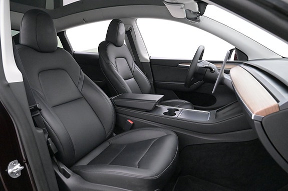 Tesla Model Y 12 of 27