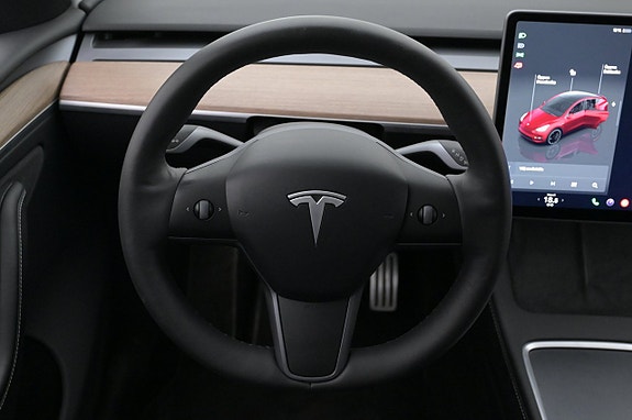 Tesla Model Y 7 of 27