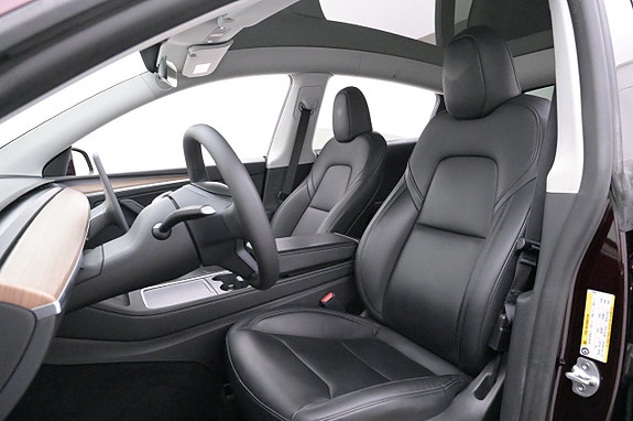 Tesla Model Y 9 of 27