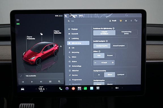 Tesla Model Y 16 of 27