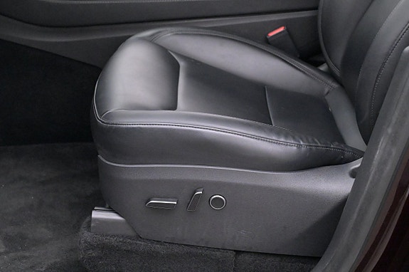 Tesla Model Y 11 of 27