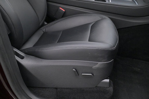 Tesla Model Y 13 of 27
