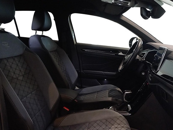 Volkswagen T-Roc 10 of 15