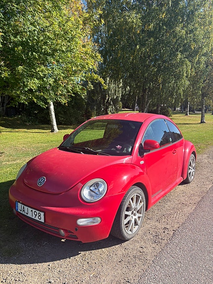 Volkswagen New Beetle 4 of 6