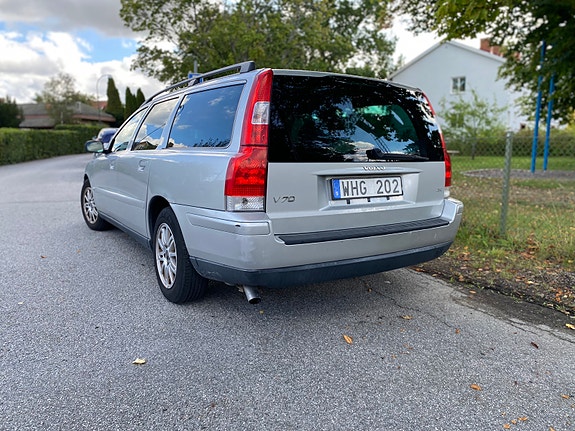 Volvo V70 3 of 10