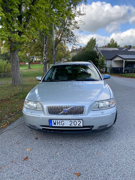 Volvo V70 2 of 10
