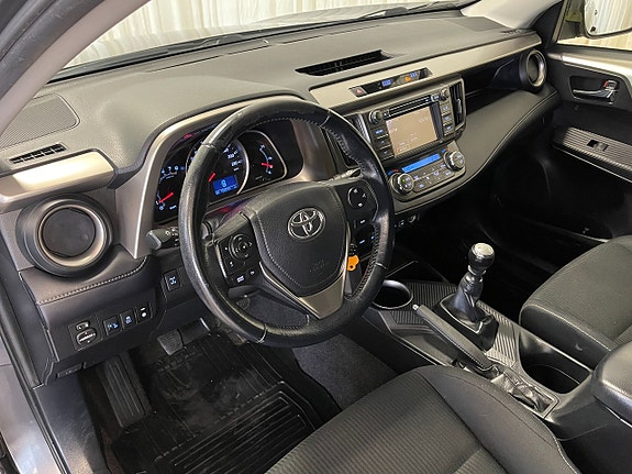 Toyota RAV4 9 of 18
