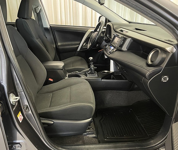 Toyota RAV4 7 of 18