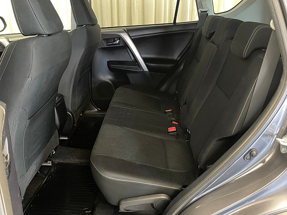 Toyota RAV4 12 of 18