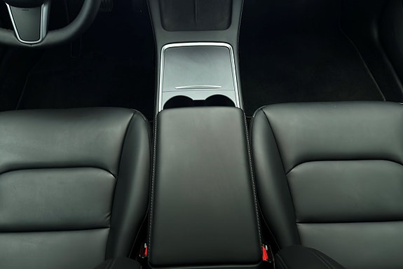 Tesla Model 3 8 of 26