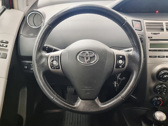 Toyota Yaris 10 of 20