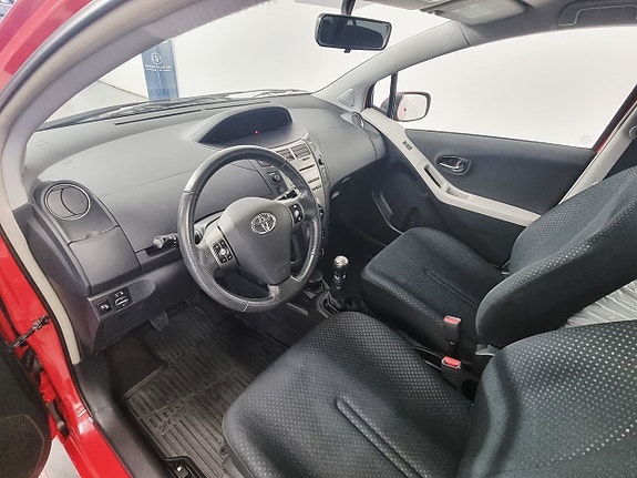 Toyota Yaris 6 of 20