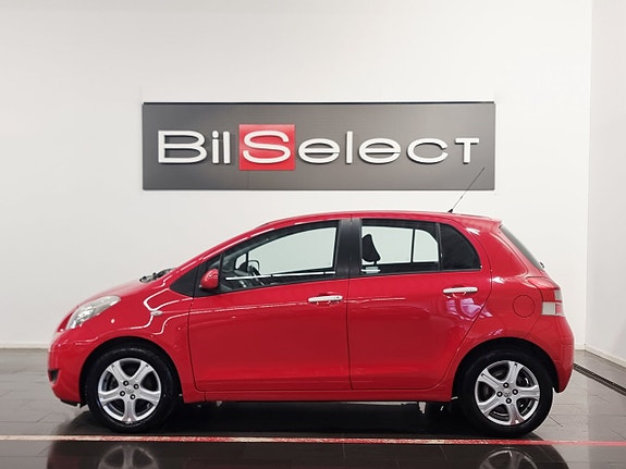Toyota Yaris 2 of 20