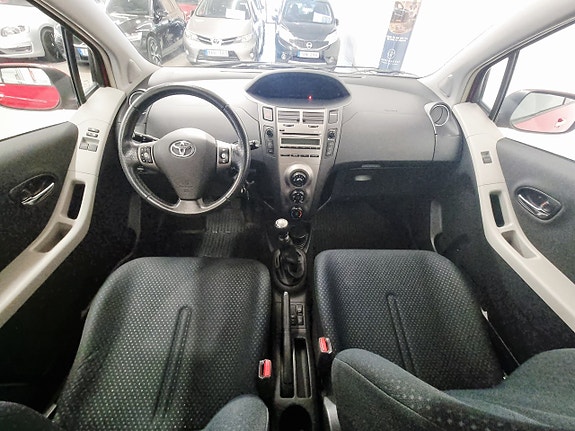Toyota Yaris 11 of 20