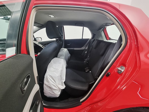 Toyota Yaris 8 of 20