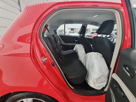 Toyota Yaris 20 of 20