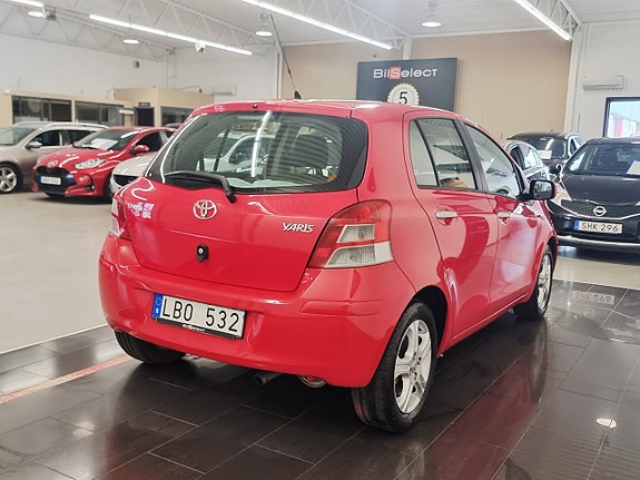 Toyota Yaris 15 of 20