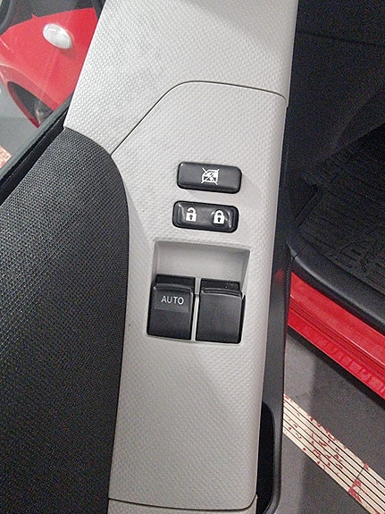 Toyota Yaris 12 of 20