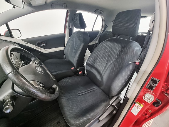 Toyota Yaris 7 of 20