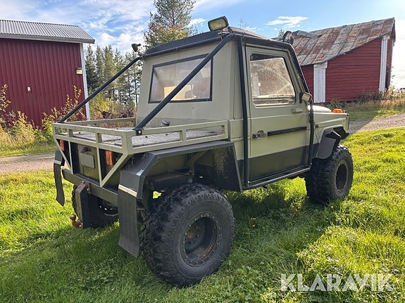 Pickup Mercedes-Benz 300 GD 5 of 6