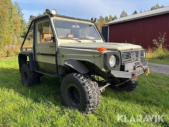 Pickup Mercedes-Benz 300 GD 3 of 6