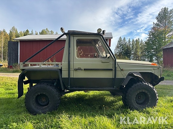 Pickup Mercedes-Benz 300 GD 4 of 6