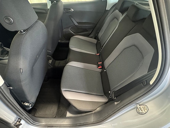 Seat Arona 10 of 16