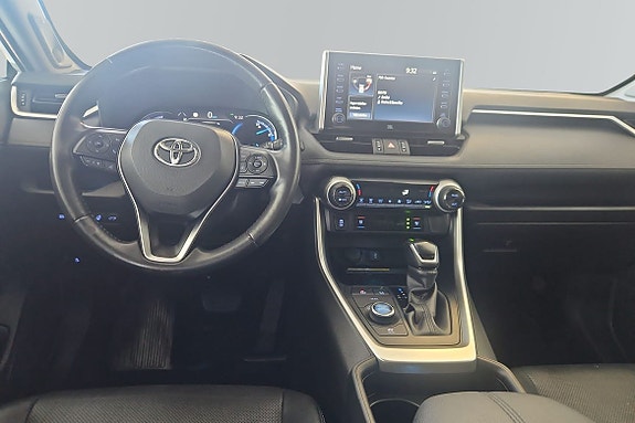 Toyota RAV4 8 of 20