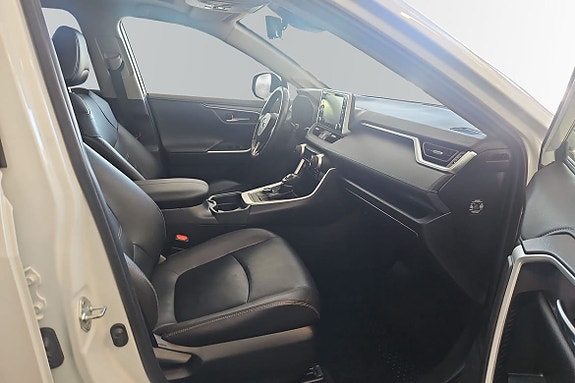 Toyota RAV4 6 of 20
