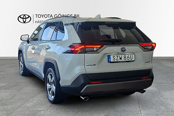 Toyota RAV4 2 of 20