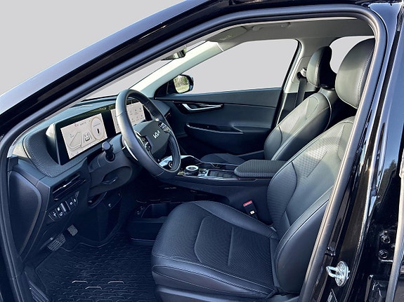 Kia EV6 8 of 15