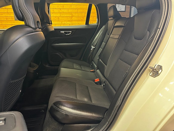 Volvo V60 17 of 25
