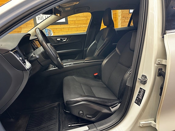 Volvo V60 15 of 25