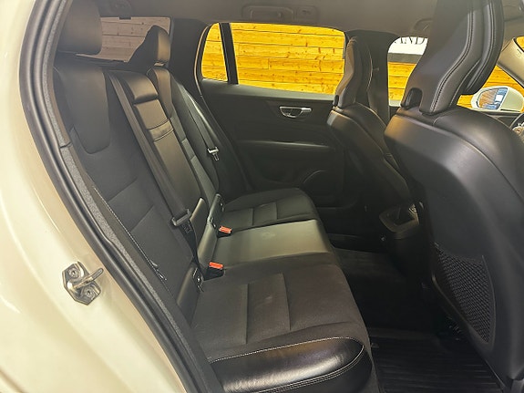Volvo V60 19 of 25